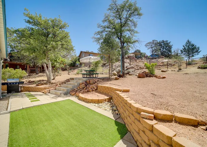 Holiday home Summer Getaway W/ Backyard