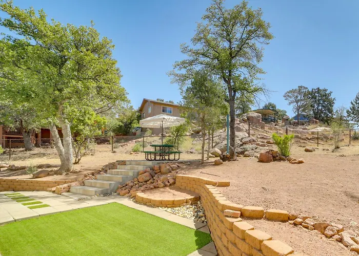 Holiday home Summer Getaway W/ Backyard