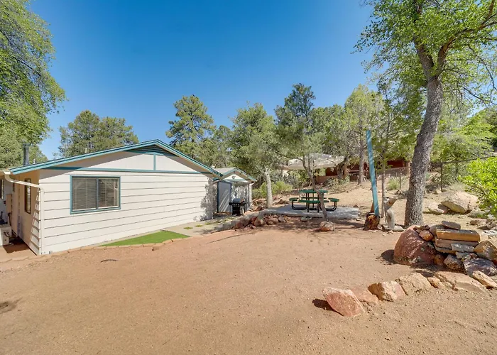Holiday home Summer Getaway W/ Backyard Payson