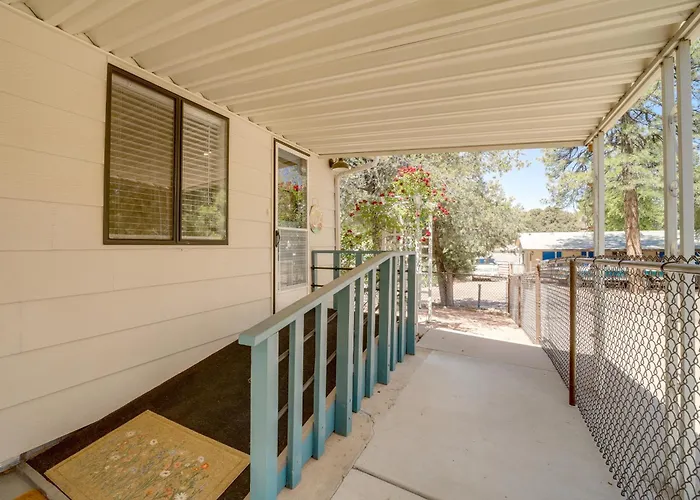 Holiday home Summer Getaway W/ Backyard *