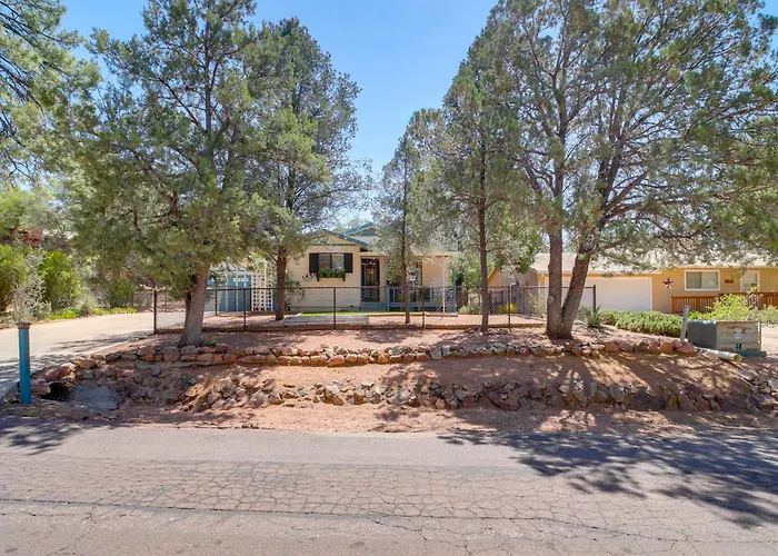 Summer Getaway W/ Backyard Holiday home